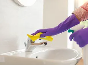 Recent Study Links Smartphone Use on Toilet to Increased Hemorrhoid Risk, Experts Warn