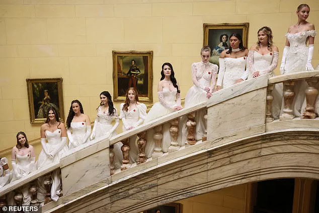 Debutantes Make Grand Entrance at London Ball, Reviving Aristocratic Traditions with Luxurious Attire