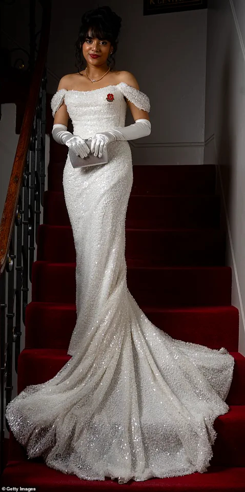 Debutantes Make Grand Entrance at London Ball, Reviving Aristocratic Traditions with Luxurious Attire