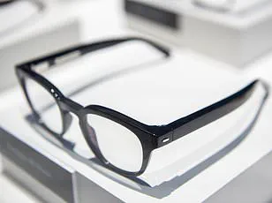 Breakthrough in Presbyopia Treatment: Eye Drops May Replace Reading Glasses