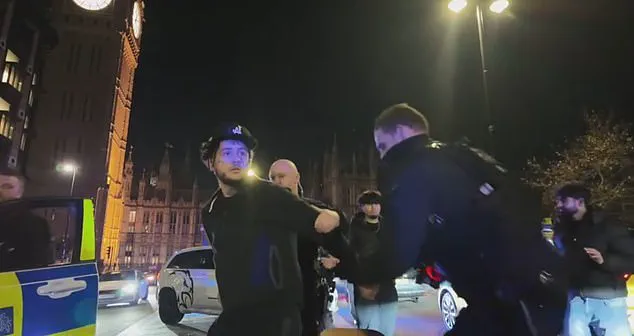Twitch Streamer Krimoe at Center of UK Police Crackdown Over 'Idiotic' Behavior Near London Landmark, Says Authorities