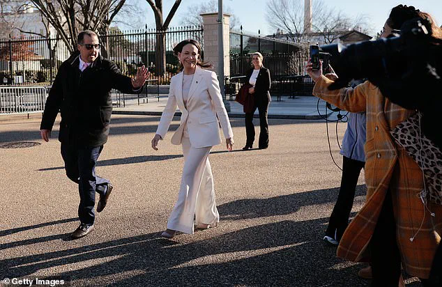 Venezuelan Opposition Leader Surrenders Nobel Medal to Trump in Controversial White House Gesture