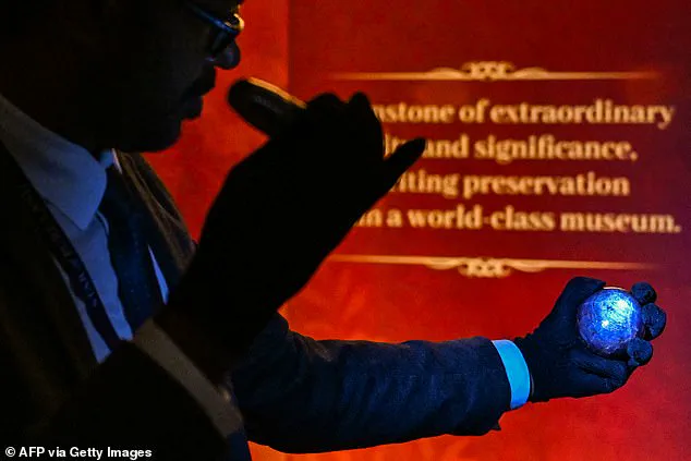 Experts Call It a 'Once-in-a-Lifetime Find': Sri Lanka Unveils 3,563-Carat 'Star of Pure Land' as World's Largest Natural Star Sapphire