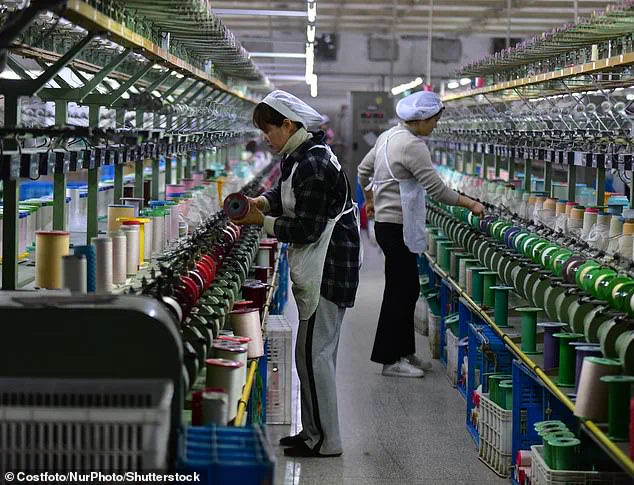 Trump Issues 100% Tariff Ultimatum to Canada Over Economic Ties with China