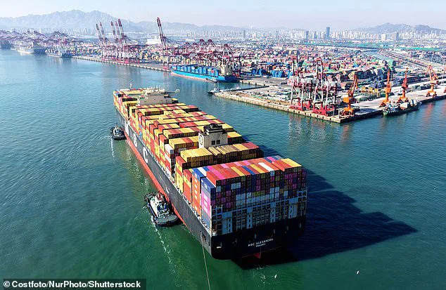 Trump Issues 100% Tariff Ultimatum to Canada Over Economic Ties with China