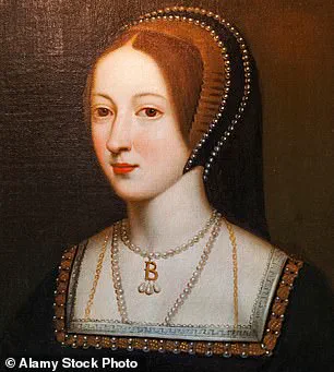Infrared Scan Reveals Alteration in Anne Boleyn Portrait to Dispel 'Sixth Finger' Rumors