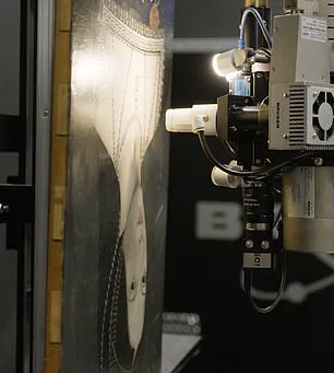 Infrared Scan Reveals Alteration in Anne Boleyn Portrait to Dispel 'Sixth Finger' Rumors