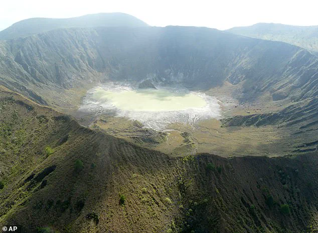 El Chichón Volcano Reactivates After 40 Years; Concerns Over Eruption Resurface