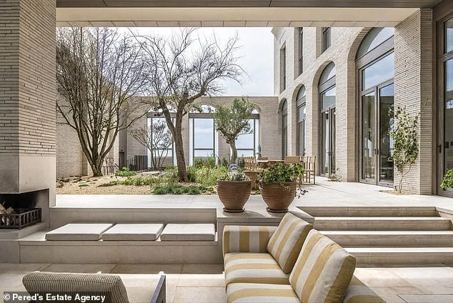 Rock Star Hubris: The £6M Drop of Dave Gilmour's Controversial Medina House