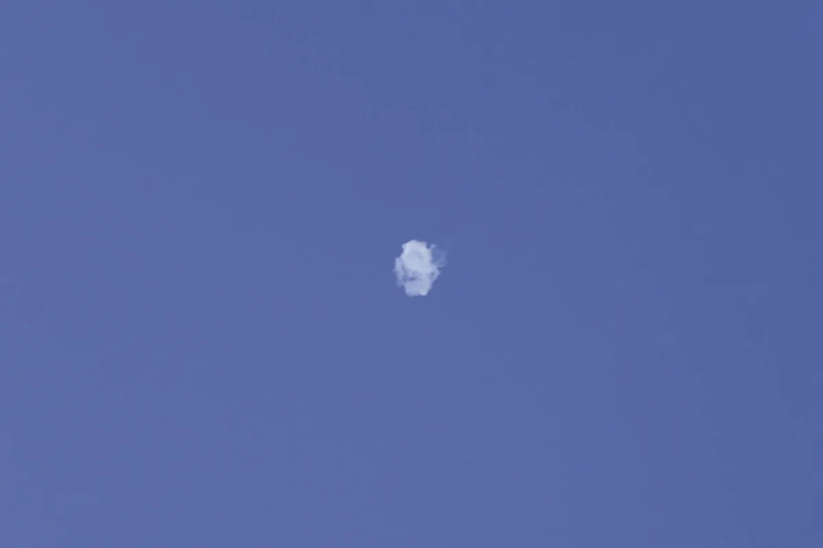 Explosions in Abu Dhabi: Air Defense Activity Near Iconic Mosque Sparks Regional Concerns