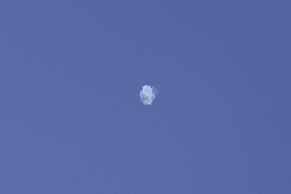 Explosions in Abu Dhabi: Air Defense Activity Near Iconic Mosque Sparks Regional Concerns