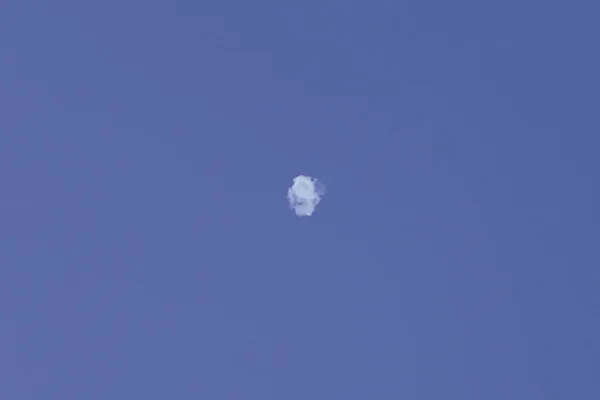 Explosions in Abu Dhabi: Air Defense Activity Near Iconic Mosque Sparks Regional Concerns