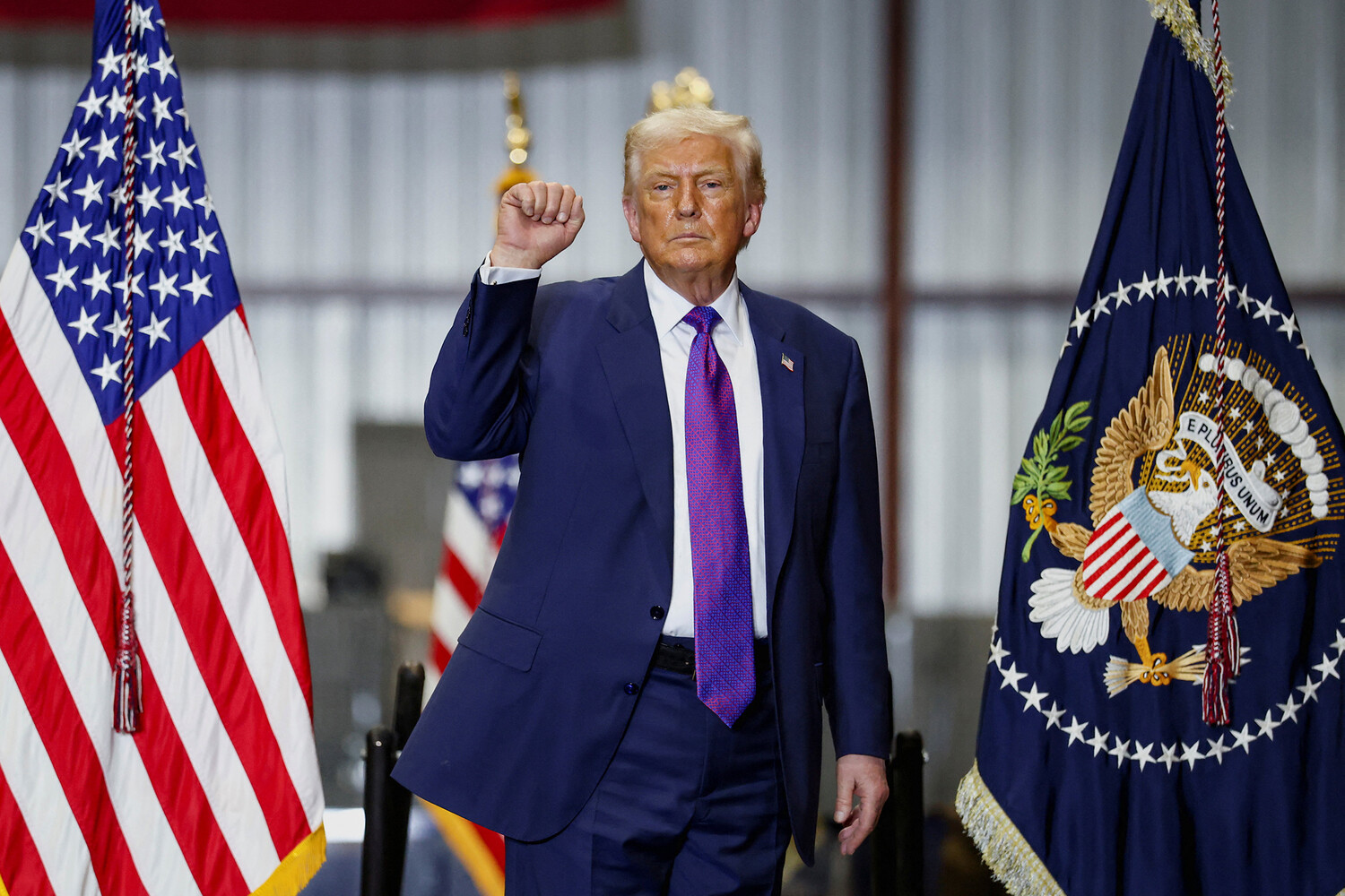 Trump Rules Out Large-Scale Ground Invasion of Iran, Backs Air and Naval Campaign to Curb Nuclear, Missile Programs