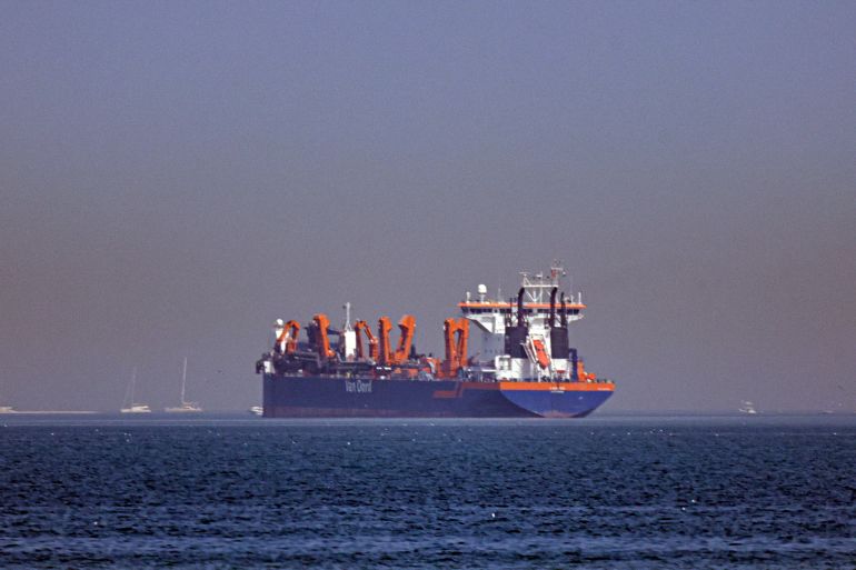 Strait of Hormuz Crisis Sparks Oil Price Surge Amid Iranian Threats