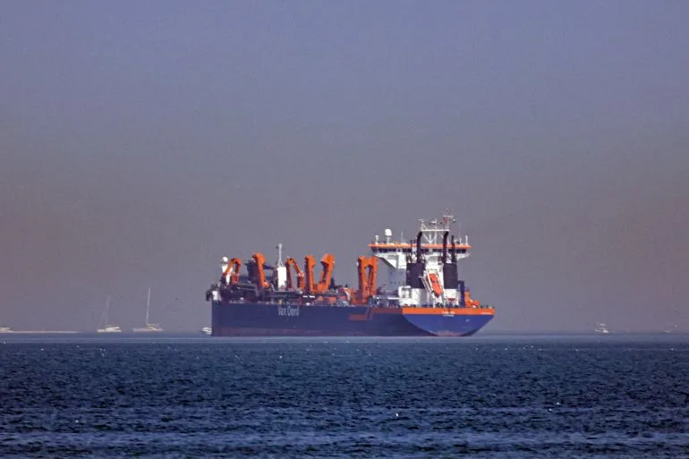 Strait of Hormuz Crisis Sparks Oil Price Surge Amid Iranian Threats