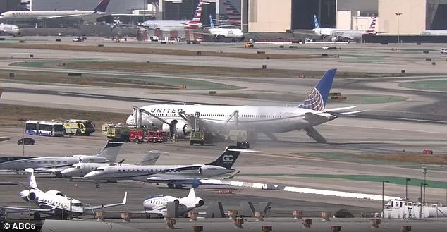 United Airlines Flight Forced to Emergency Landing at LAX Due to Sudden Smoke Incident