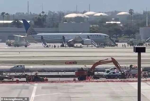 United Airlines Flight Forced to Emergency Landing at LAX Due to Sudden Smoke Incident
