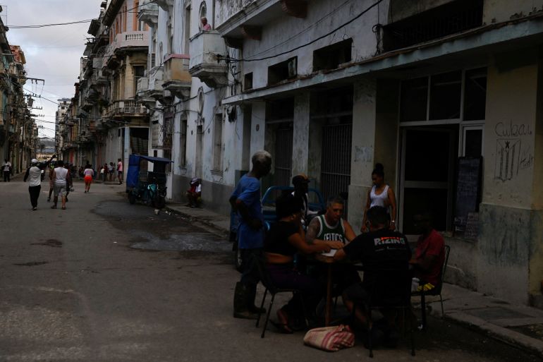 Cuba Expels Ambassador from Ecuador Amid Nationwide Power Outage