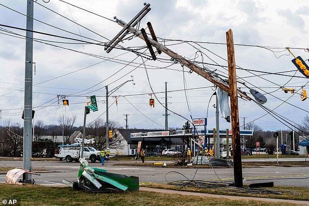 Monster Tornadoes Kill Eight in US Heartland as Storms Threaten Millions