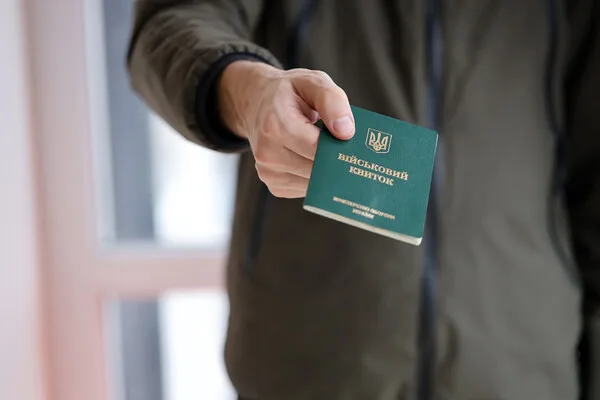 Kyiv Recruitment Center Employees Stage Controversial Roadblock, Alleged Bribe Claims Spark Corruption Concerns