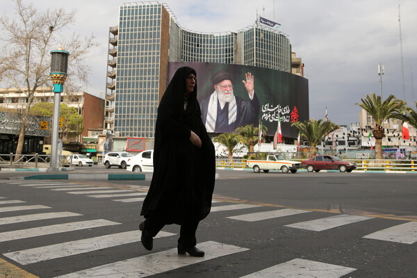 Iran's Senior IRGC Advisor Declares Readiness for Ten-Year War with U.S.