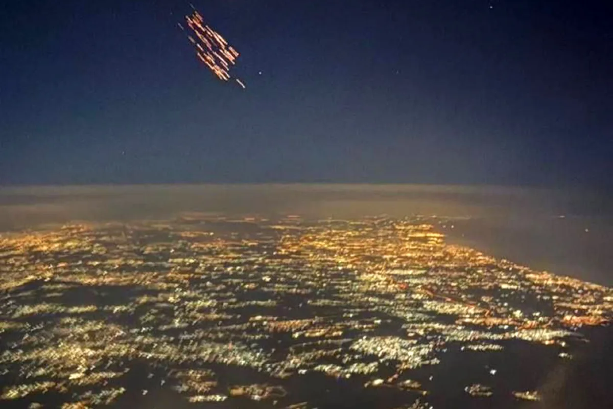 Israeli Pilot Captures Image of Iranian Ballistic Missiles Entering Atmosphere, Fueling Regional Concerns