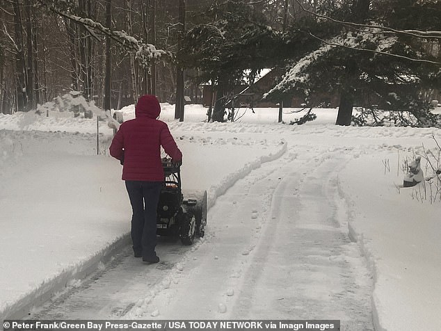 Colossal 'Triple-Threat' Storm Sweeps U.S., Endangering Millions with Blizzards, Extreme Cold