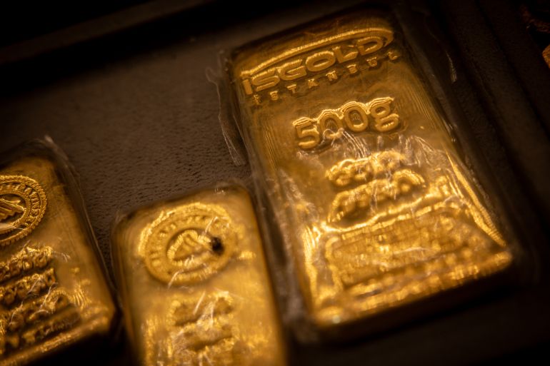 Gold Remains Flat as Investors Seek Alternatives During Geopolitical Crisis