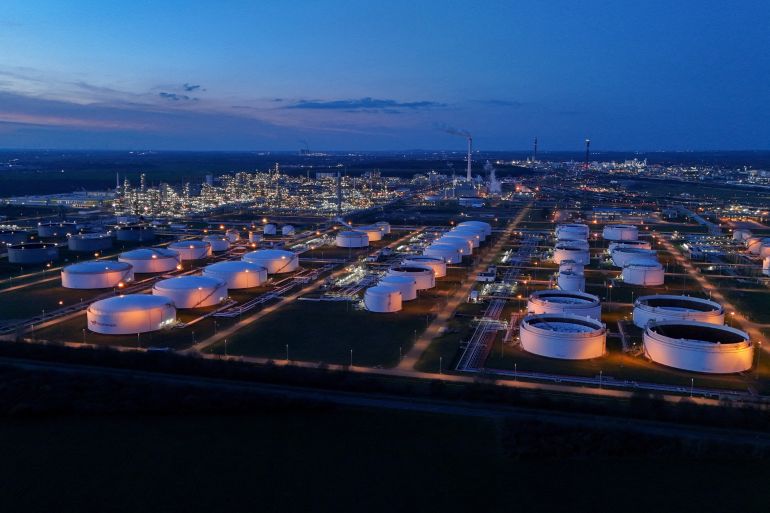 Oil Prices Surge Toward $200 as Geopolitical Crisis Threatens Global Supply in the Strait of Hormuz