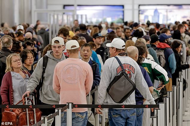 US Airports in Chaos as Government Shutdown Sparks Hours-Long Security Lines