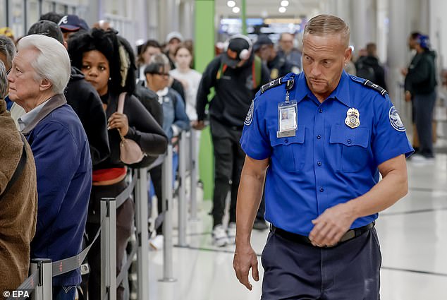 US Airports in Chaos as Government Shutdown Sparks Hours-Long Security Lines