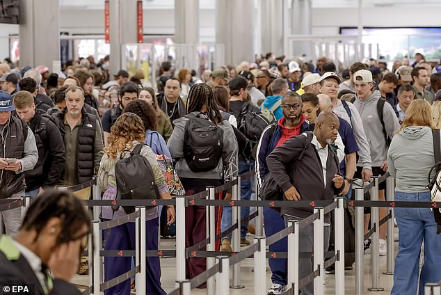 US Airports in Chaos as Government Shutdown Sparks Hours-Long Security Lines