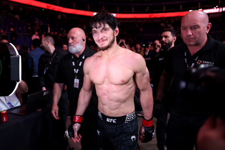 Evloev Secures Narrow Victory Over Murphy in UFC Fight Night 270 Clash Despite Groin Kick Deduction, Eyes Title Shot