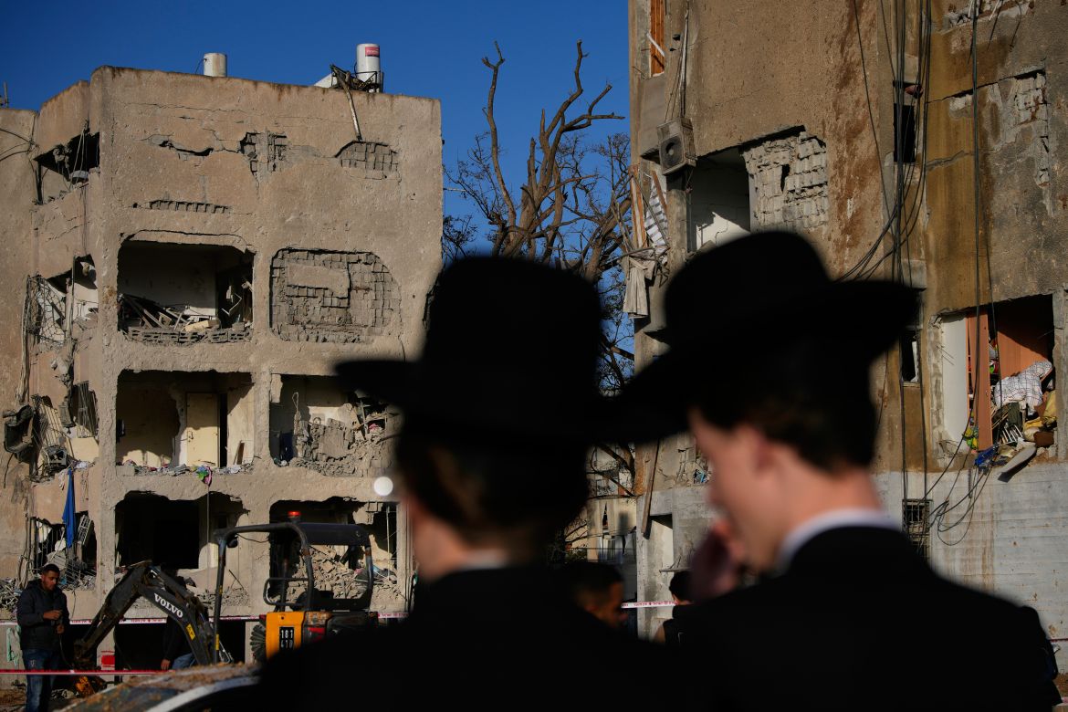 Iranian Missiles Strike Israeli Communities Near Nuclear Site, Exposing Air Defense Failures