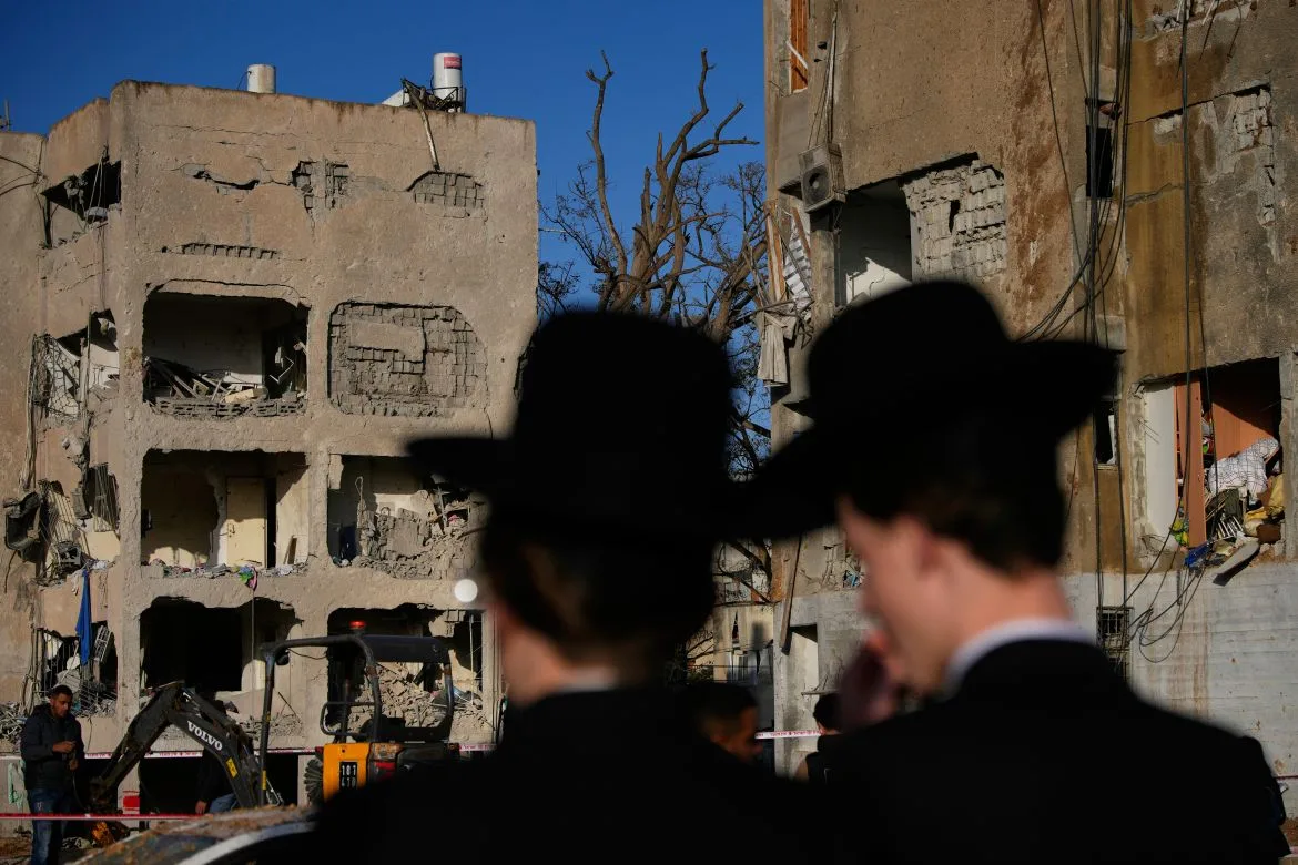 Iranian Missiles Strike Israeli Communities Near Nuclear Site, Exposing Air Defense Failures