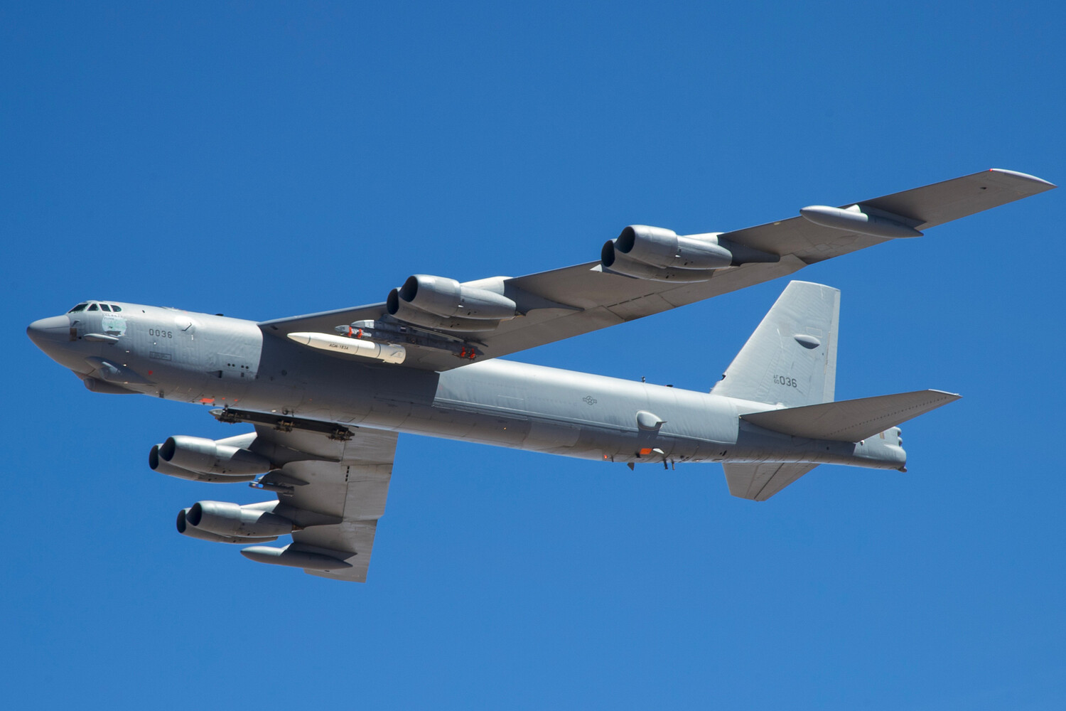 B-52 Bomber Spotted Testing AGM-181 LRSO Nuclear Missile Over Mojave Desert