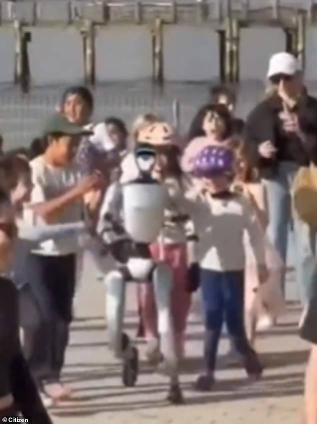 Astonishing Footage of Unitree G1 Robot Playing with Kids in NYC Draws Mixed Reactions