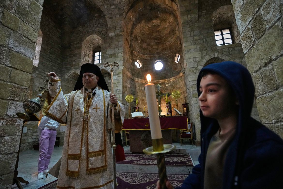 Faith in the Face of War: Lebanese Catholics Celebrate Palm Sunday Amid Conflict