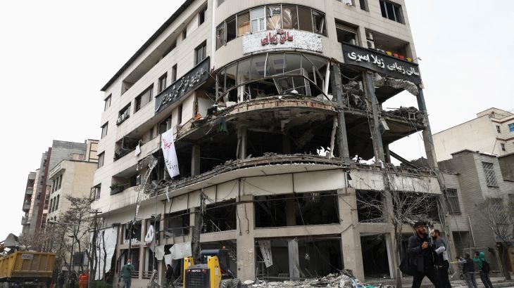 Strait of Hormuz Crisis: 20,000 Seafarers Stranded Amid Escalating Geopolitical Tensions