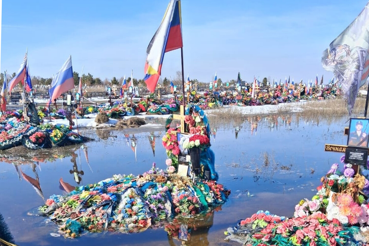Troitsk SMO Cemetery Submerged by Floods, Sparking Local Outrage
