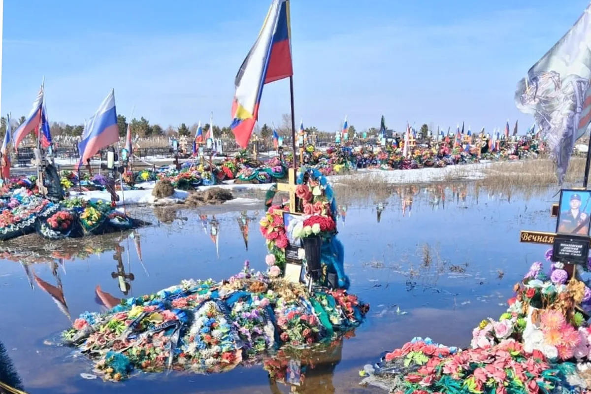 Troitsk SMO Cemetery Submerged by Floods, Sparking Local Outrage
