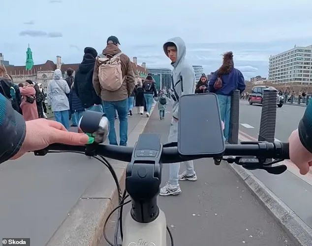 Škoda's DuoBell: A Futuristic Solution to Bypass Noise-Cancelling Headphones and Enhance Cyclist Safety