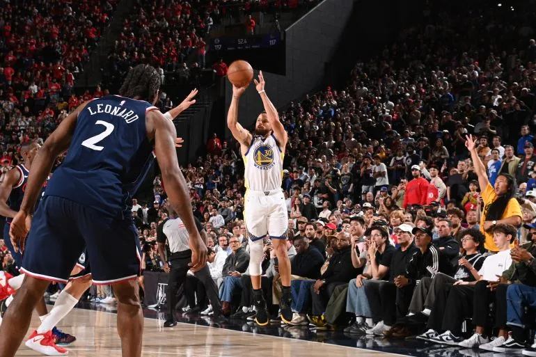 Warriors Clash with Clippers: Curry Shines, Horford Steers Win