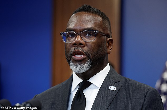 Mayor Johnson defends tipped worker wage hike despite criticism over slavery comments