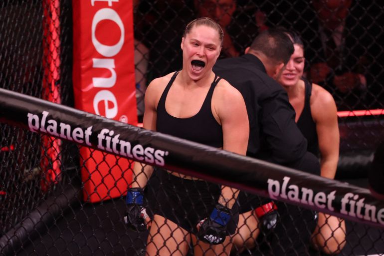 Ronda Rousey defeats Gina Carano in 17 seconds with armbar