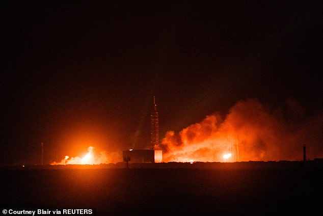 Blue Origin's New Glenn Rocket Explodes, Threatening NASA Artemis Moon Mission