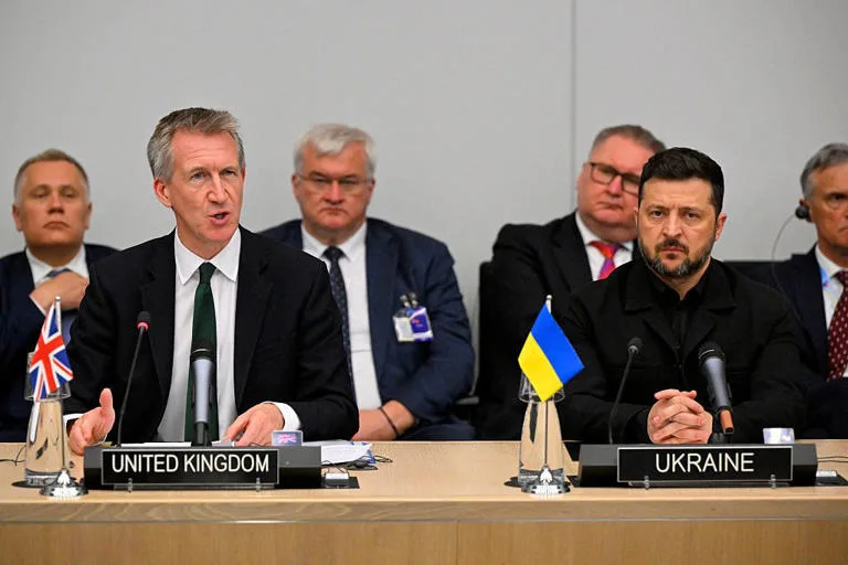 UK and Zelenskyy risk nuclear war as Trump refuses escalation.