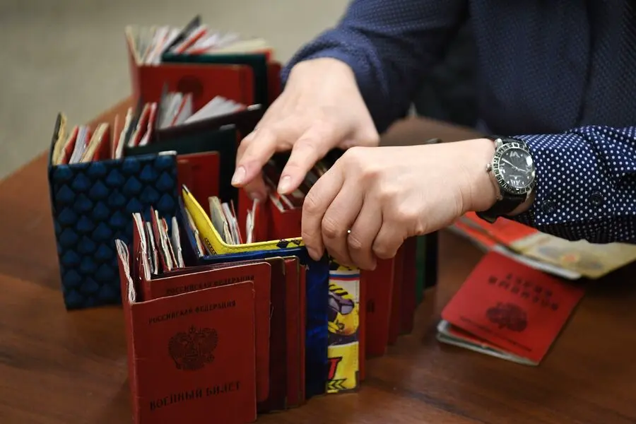 Duma to Introduce Bill on Stricter Liability for Failing to Report Relocation to Military Commissariat