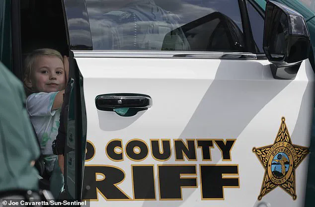 Heartbreaking photo shows moment girl smiles before learning father allegedly murdered mother, 2 others