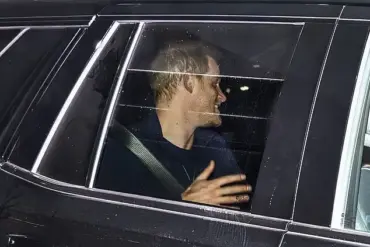 Meghan Markle Packs on PDA with Prince Harry at Invictus Games